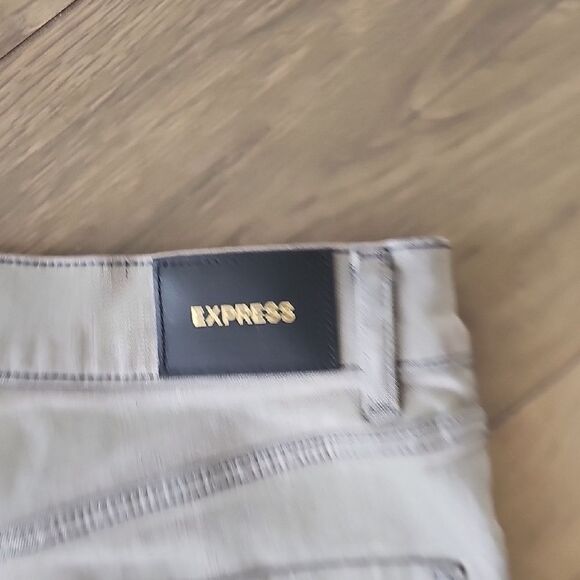 Nearly NEW Express Light Gray Flared Jeans, Womens Size 4 - Picture 6 of 6